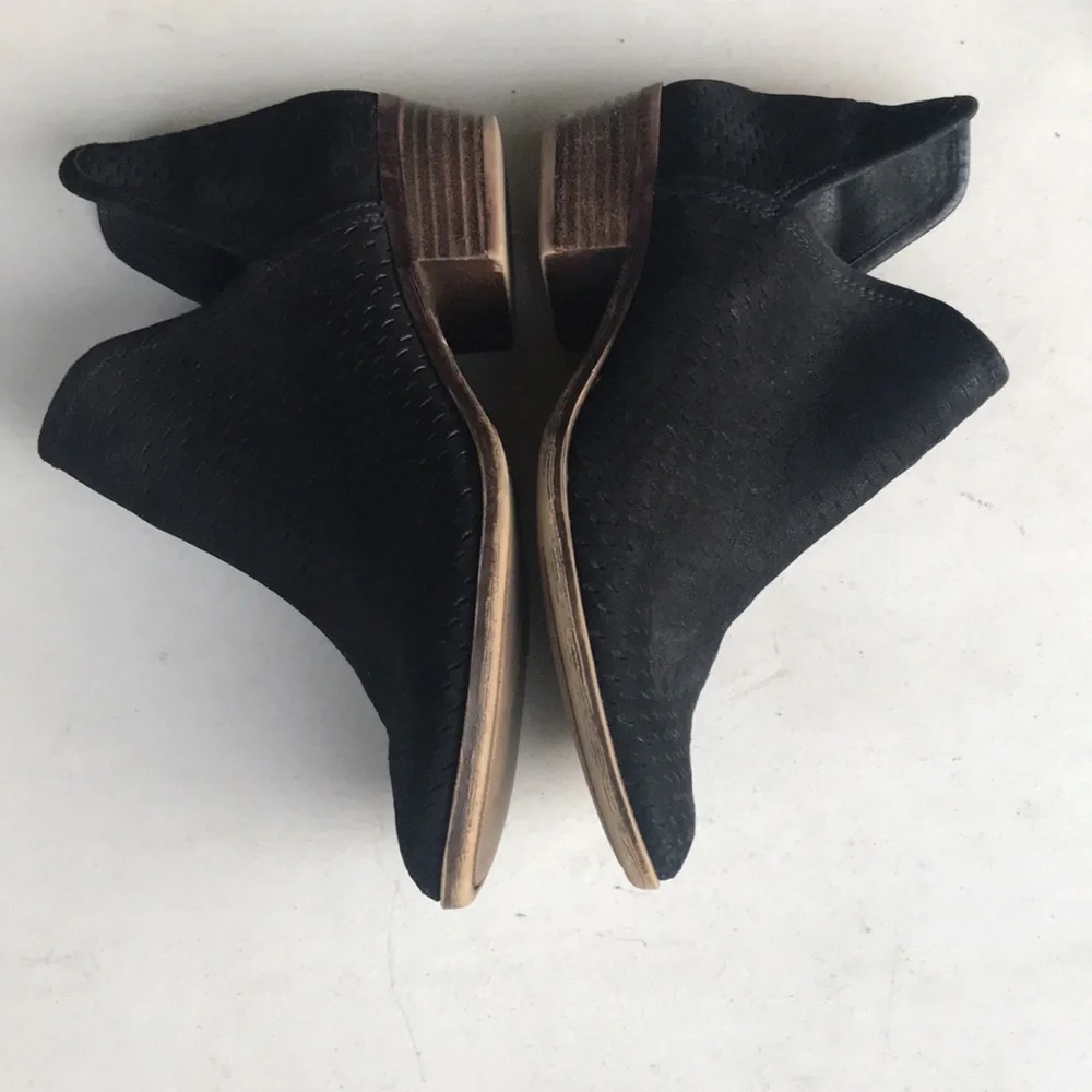 LUCKY BRAND | Black Perforated Leather Ankle Boots Booties Size 8.5 - Picture 3 of 6